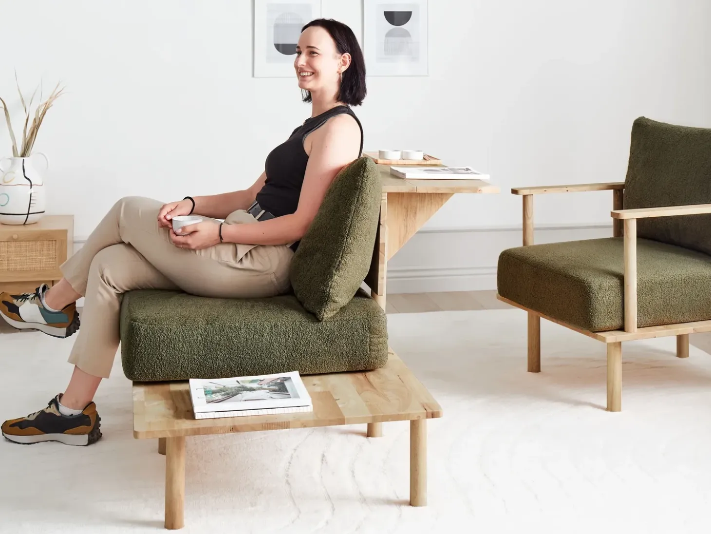 Sofa dla 2 osób SALO Boucle Ciemnozielony ze stolikami Sofy Tapicerowane|Sofy Dwuosobowe