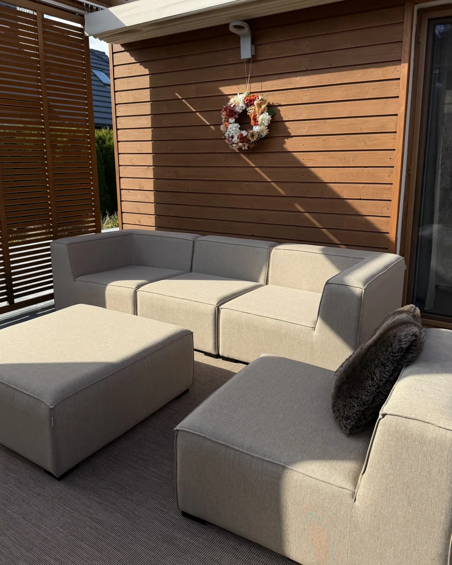 Sofa ogrodowa z otomaną dla 4 osób AREZZO Beżowy Modułowy