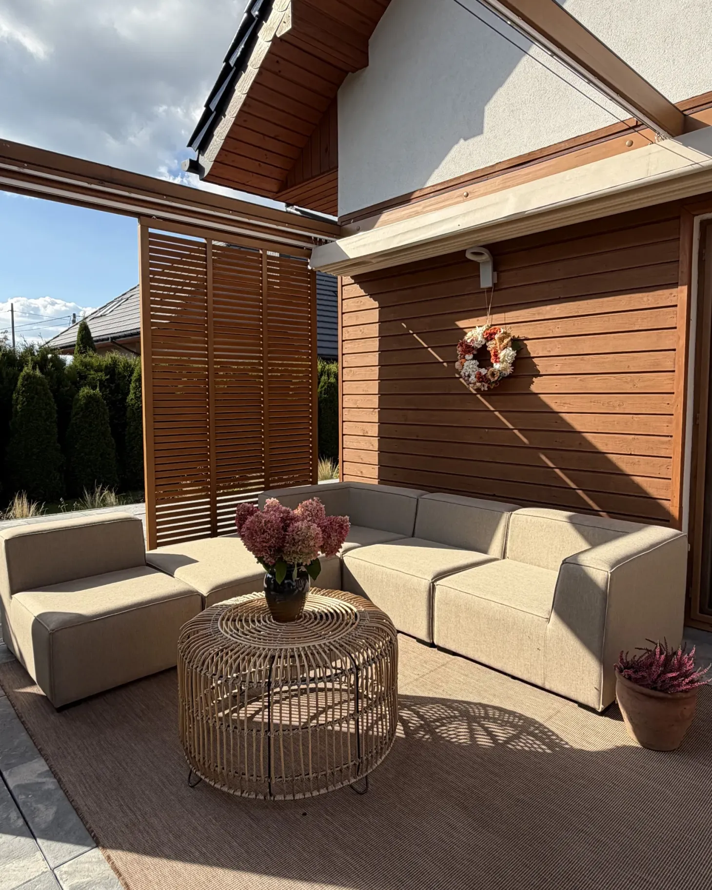 Sofa ogrodowa z otomaną dla 4 osób AREZZO Beżowy Modułowy