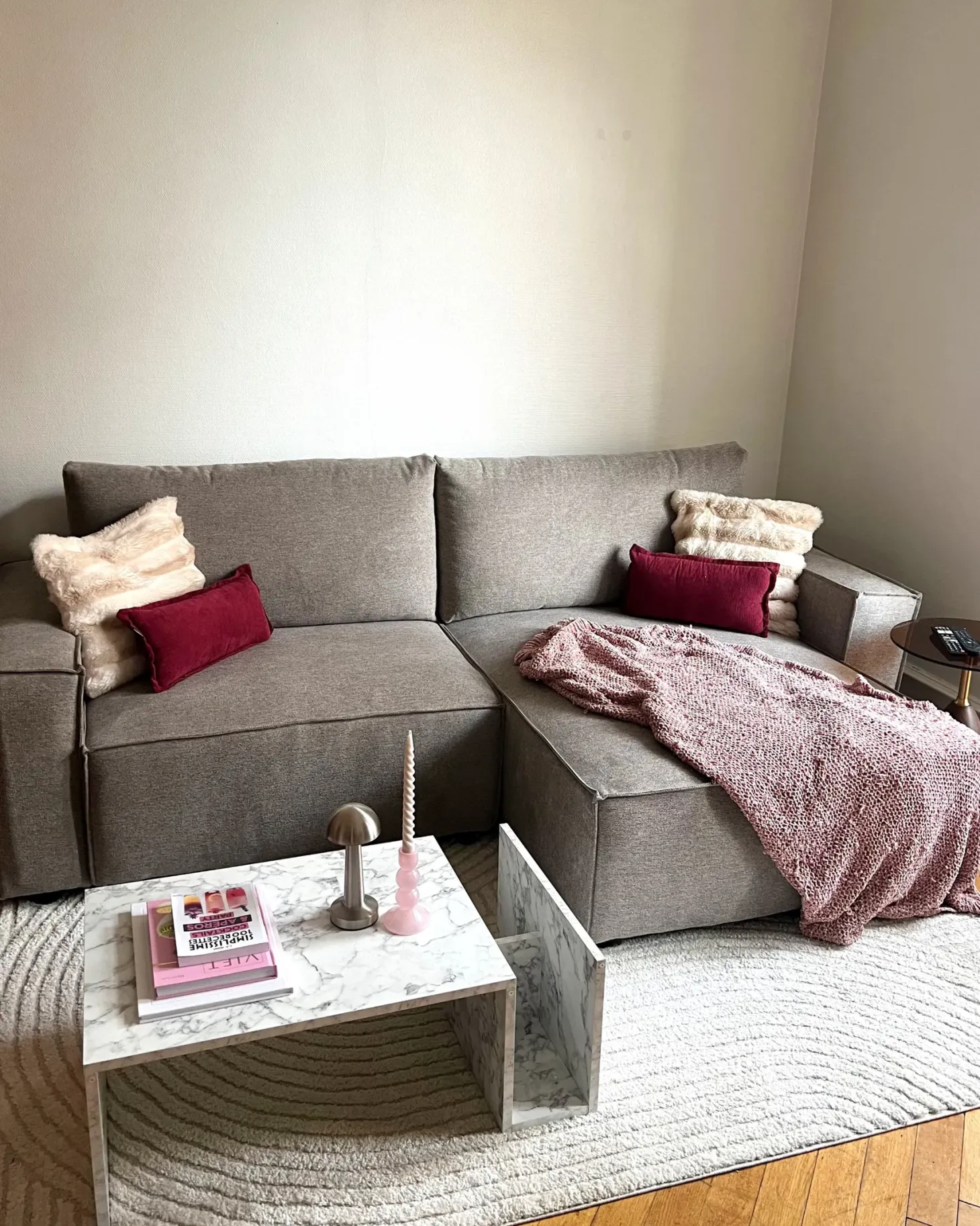 Sofa rozkładana dla 3 osób KARILA Beżowoszary ze schowkiem Lewostronny