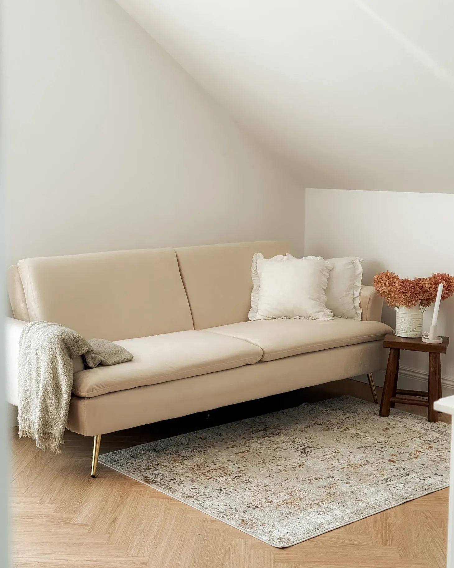 New Sofa rozkładana dla 3 osób VETTRE Welur Jasnobeżowy Sofy Z Funkcją Spania|Wszystkie Sofy
