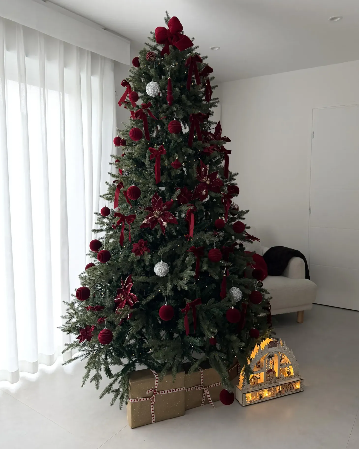 Sztuczna choinka świąteczna HUXLEY 240 cm Zielony