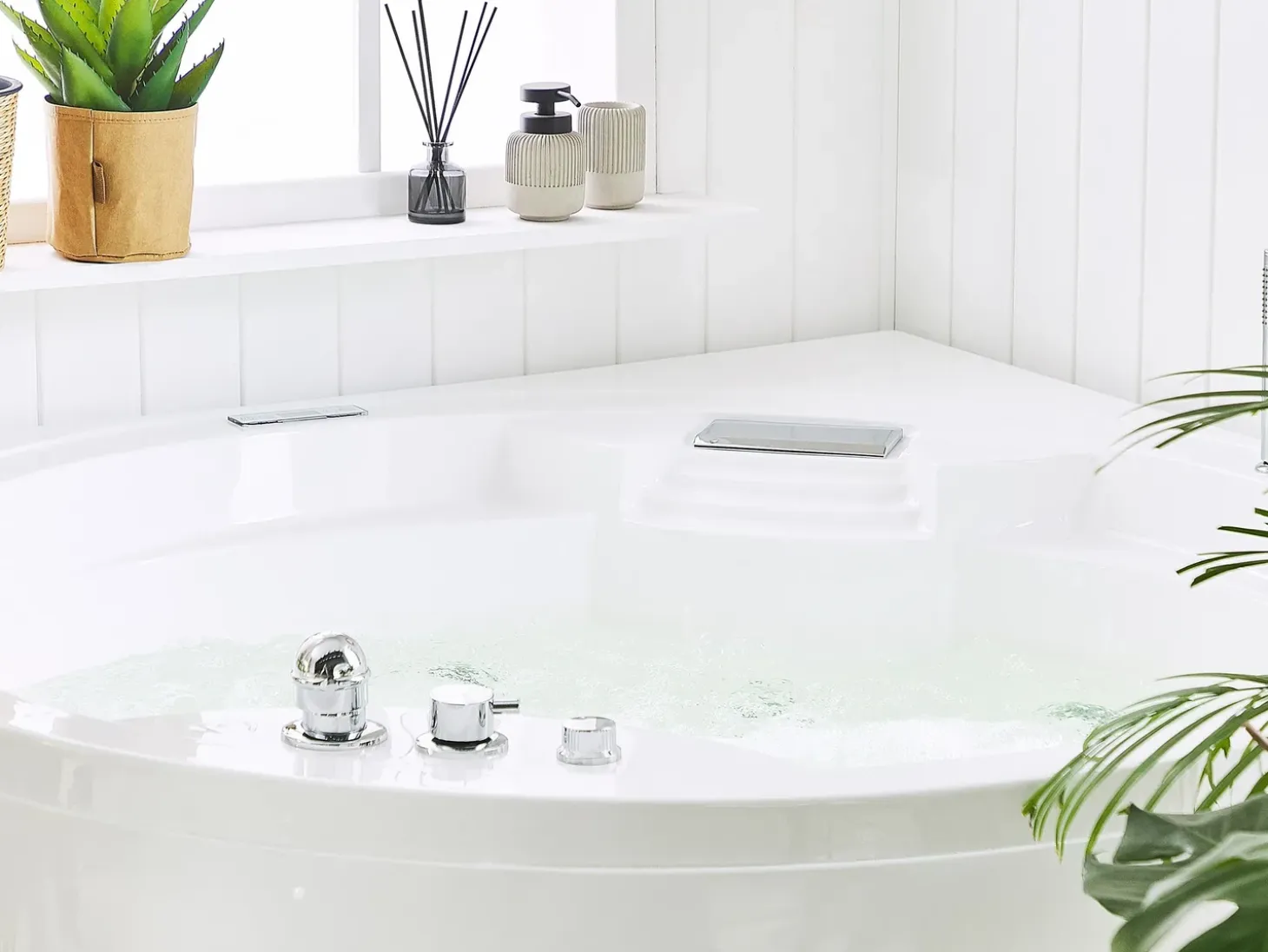 Online Wanna narożna z hydromasażem LED MILANO Wbudowany głośnik Bluetooth 181 x 150 cm Wszystkie Wanny|Wanny Z Hydromasażem