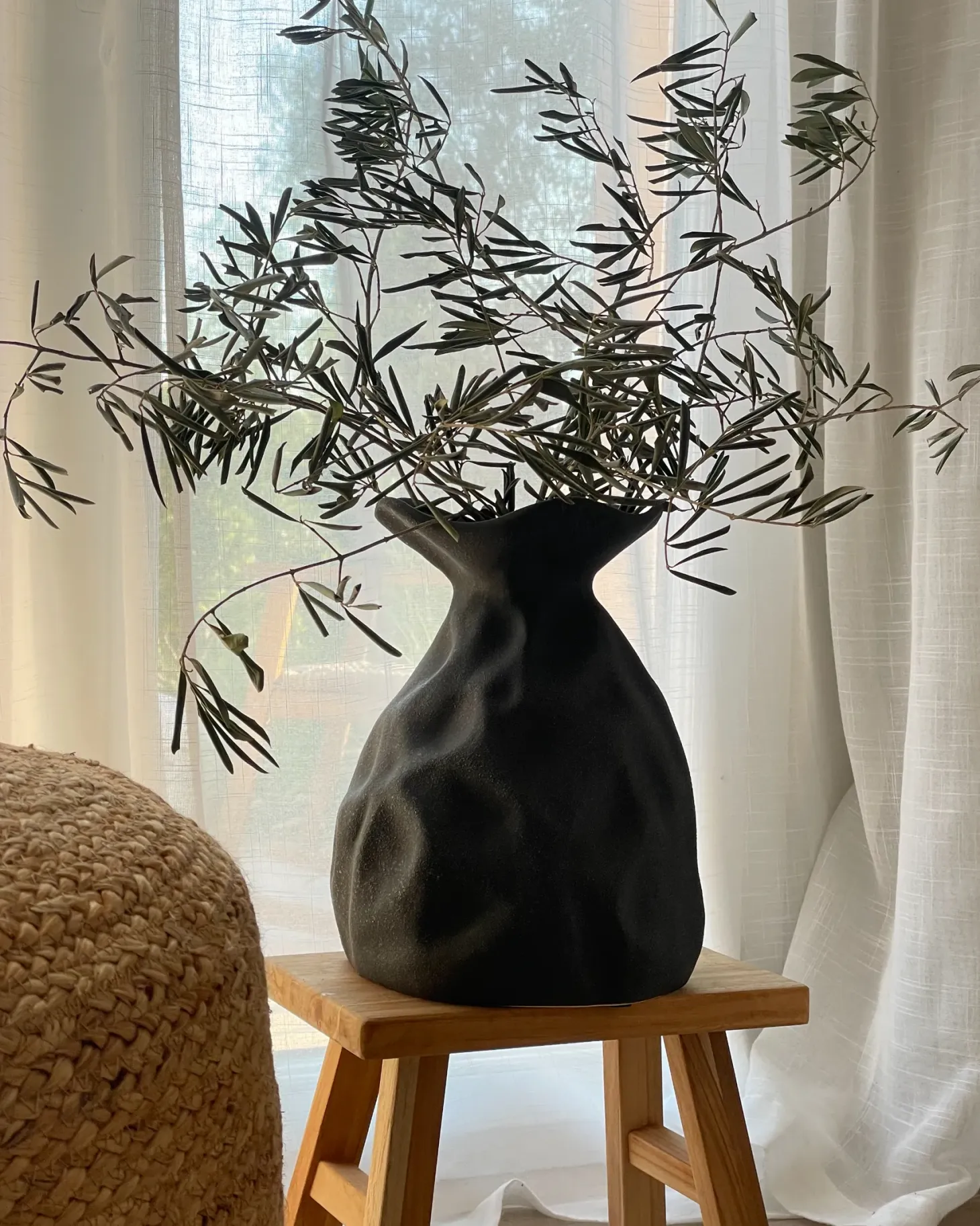Wazon na kwiaty COONTAIL Kamionka 31 cm Czarny