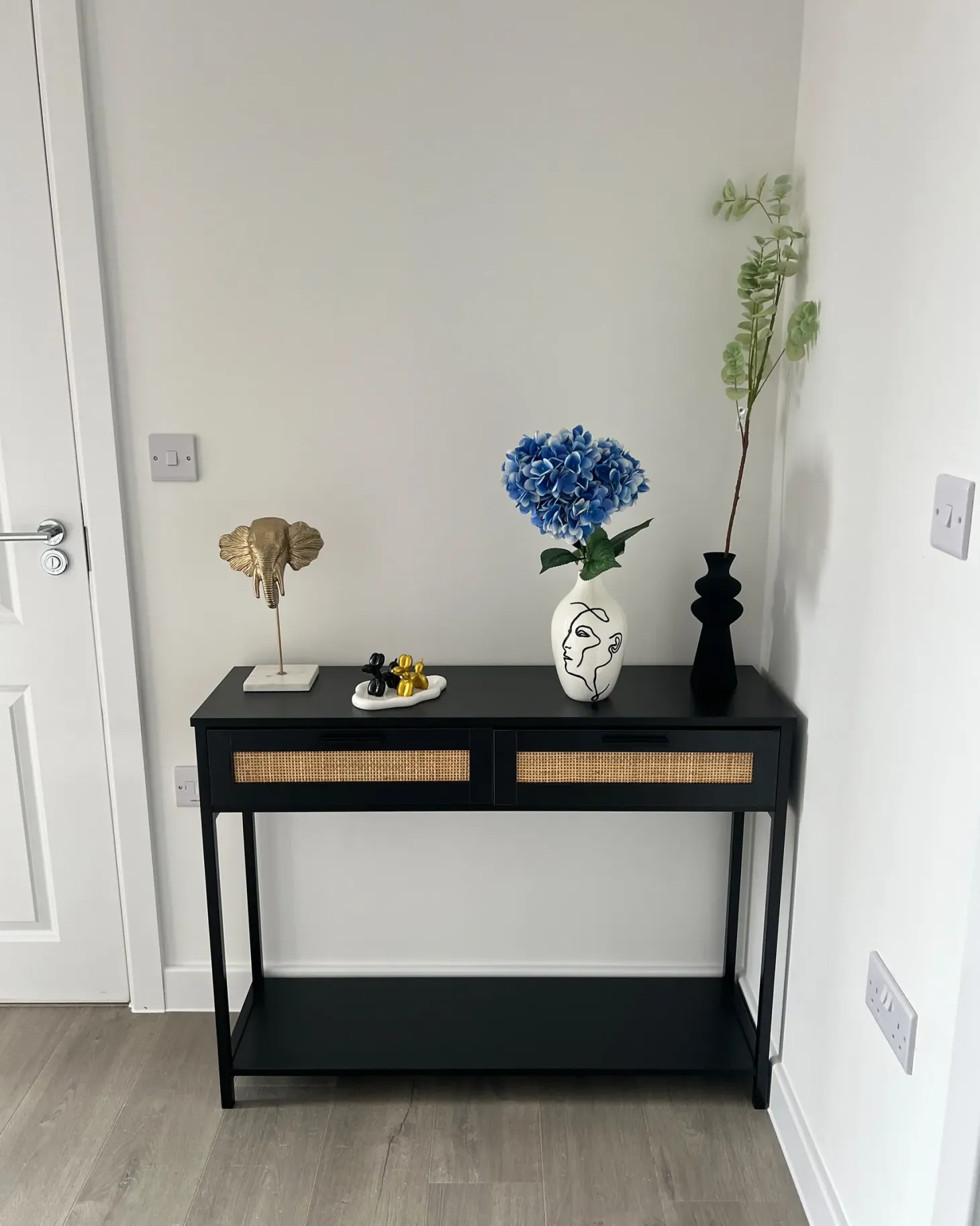 Wazon na kwiaty HELIKE Kamionka 23 cm Biały