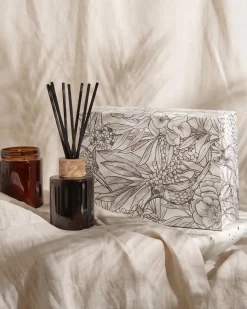 Świeczka zapachowa z patyczkami zapachowymi DARK ELEGANCE 9 cm Brązowy