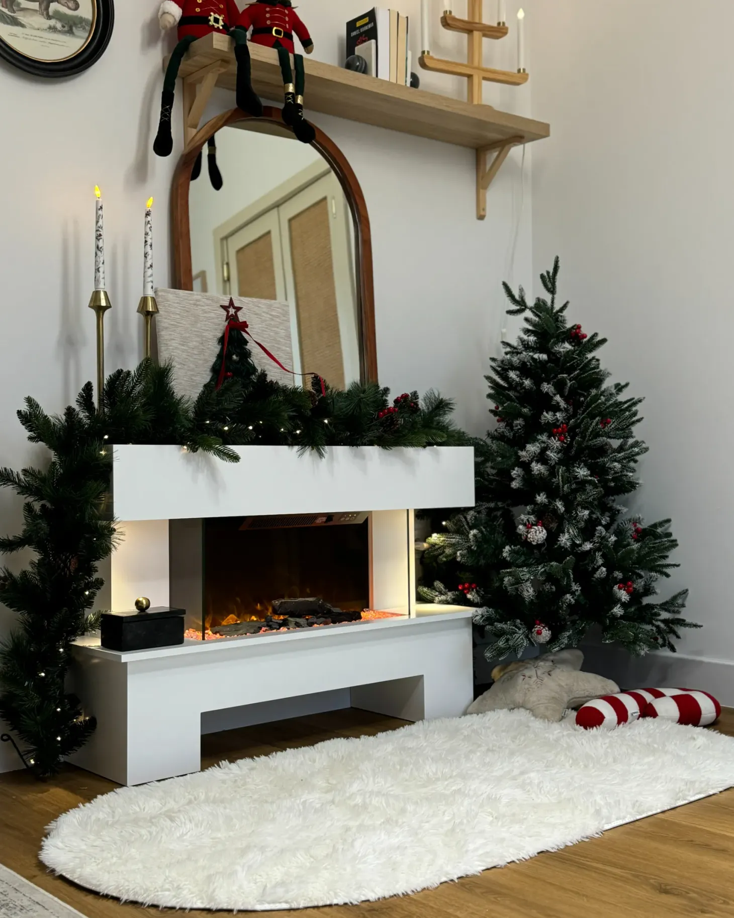 Świąteczna girlanda LED WHITEHORN 270 cm Ciemnozielony
