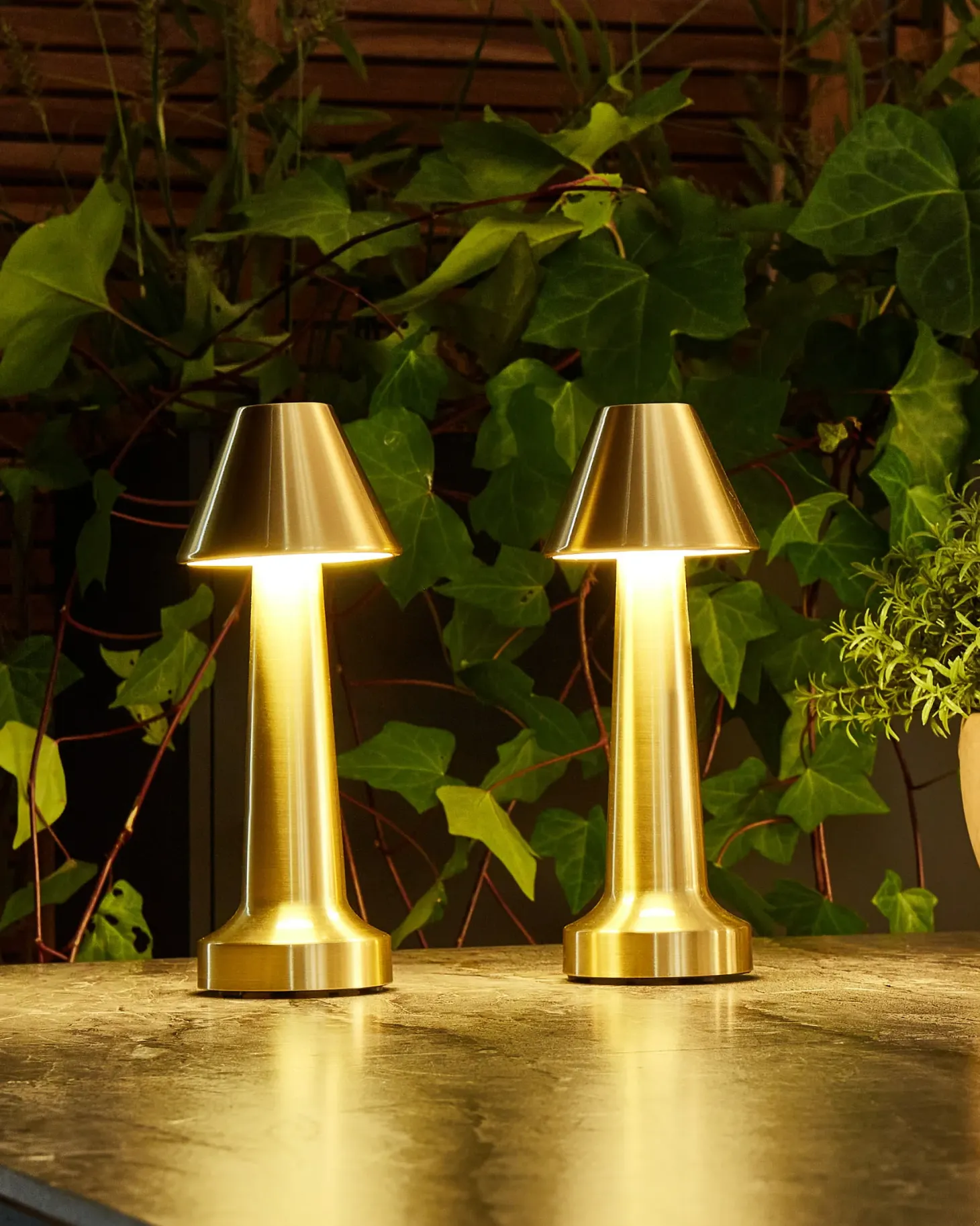 Zestaw 2 bezprzewodowych lamp stołowych LED JOANES Ze ściemniaczem Metal Złoty