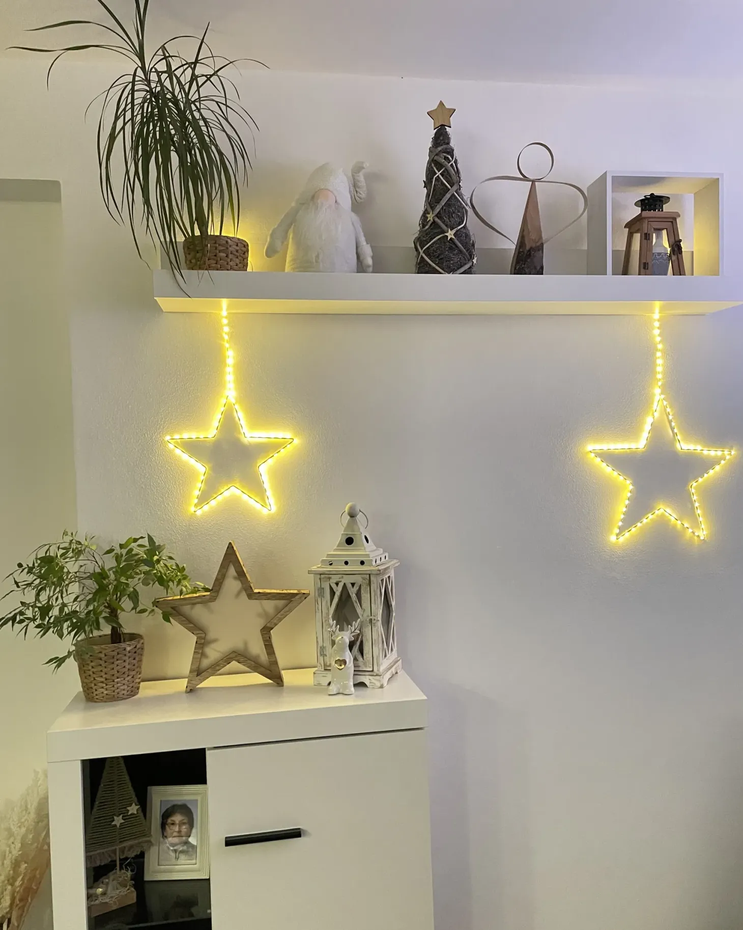 Zestaw 3 dekoracji wiszących LED KUNNARI Gwiazda 50/40/30 cm Srebrny