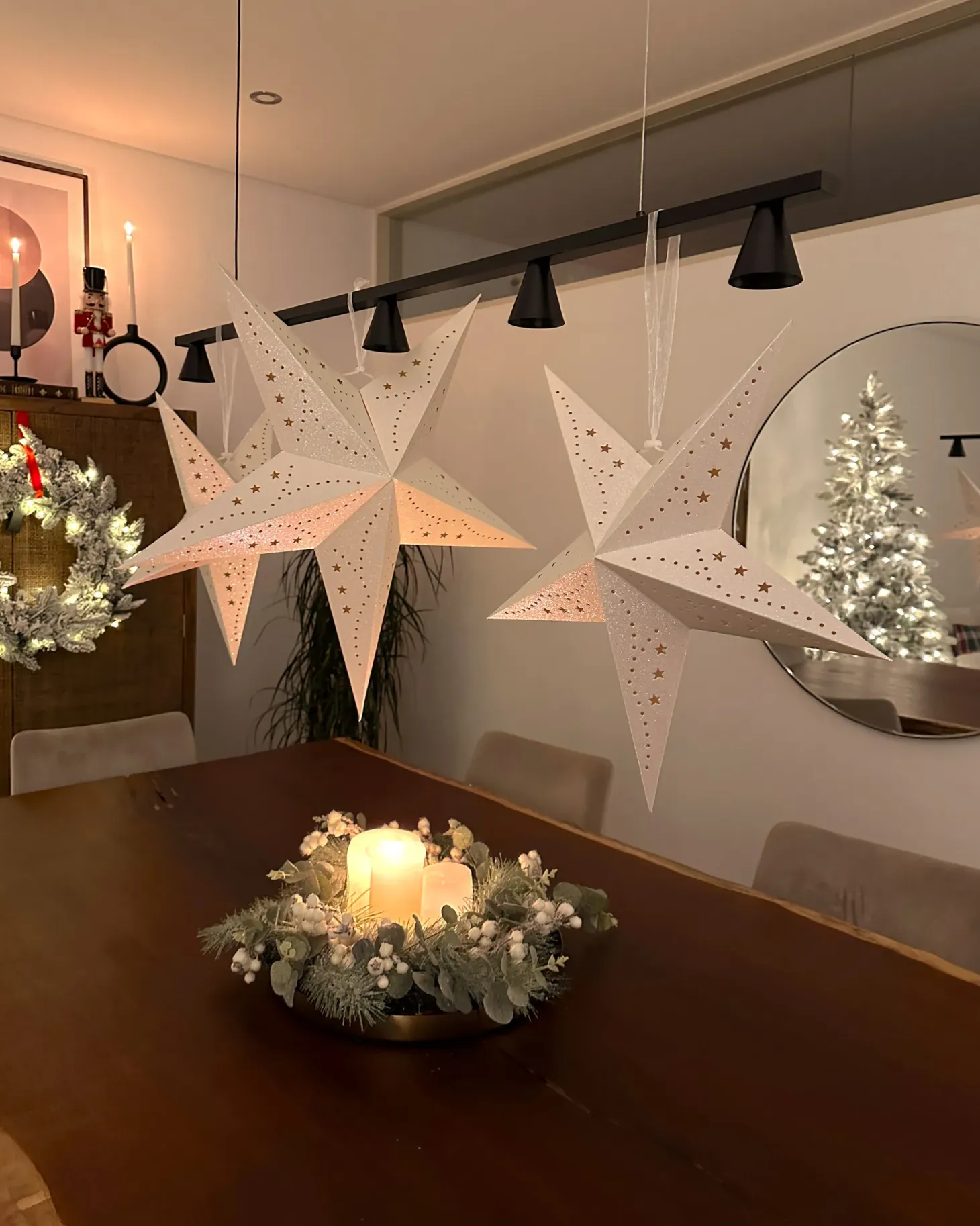 Zestaw 2 dekoracji wiszących LED MOTTI Gwiazda 45 cm Biały