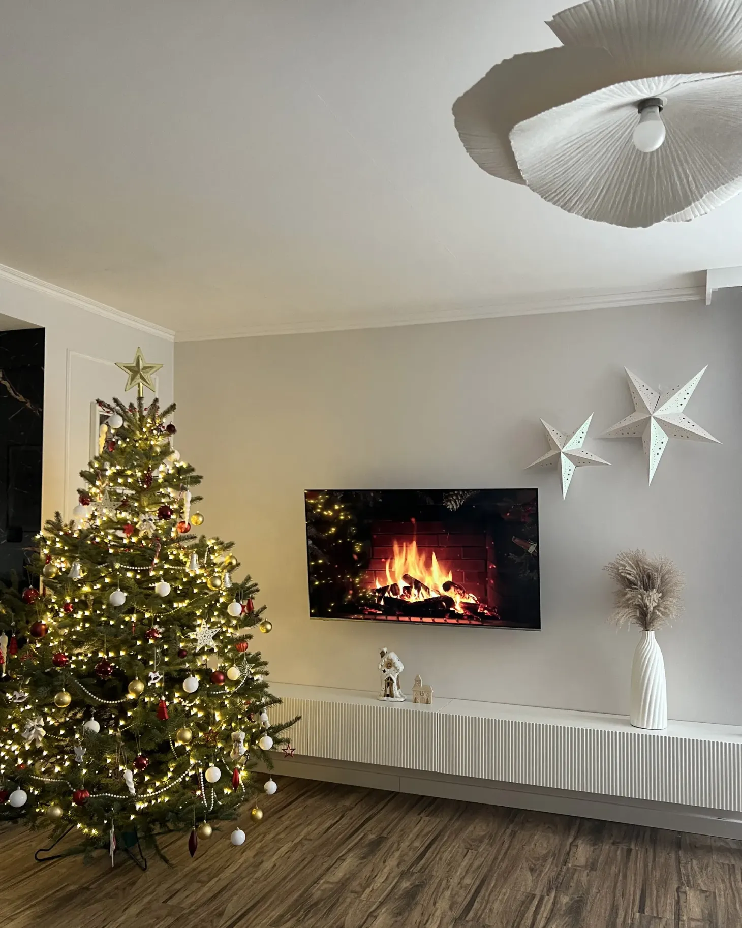 Zestaw 2 dekoracji wiszących LED MOTTI Gwiazda 60 cm Biały