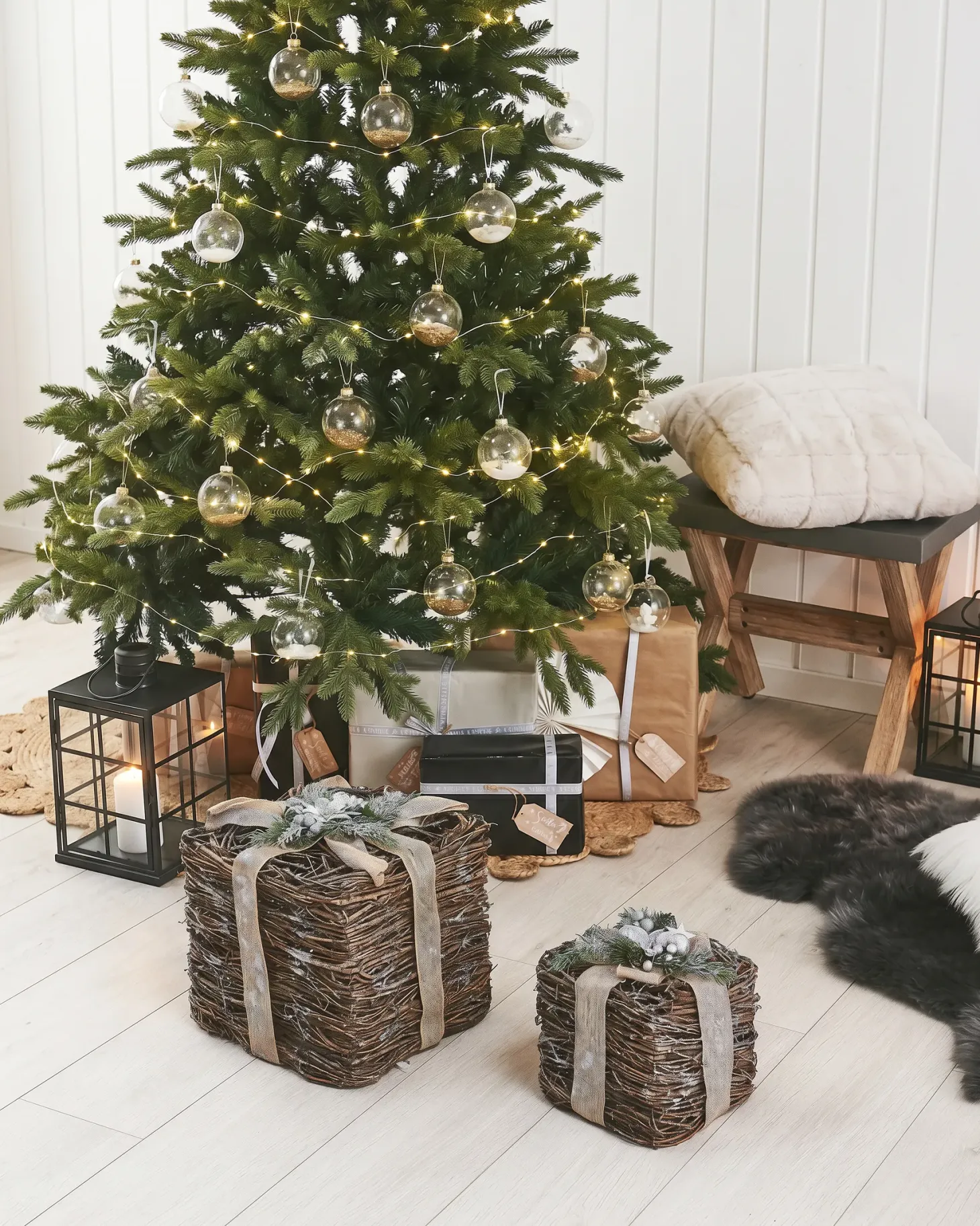 Zestaw 2 dekoracji świątecznych INARI Prezenty świąteczne 28/21 cm Srebrny