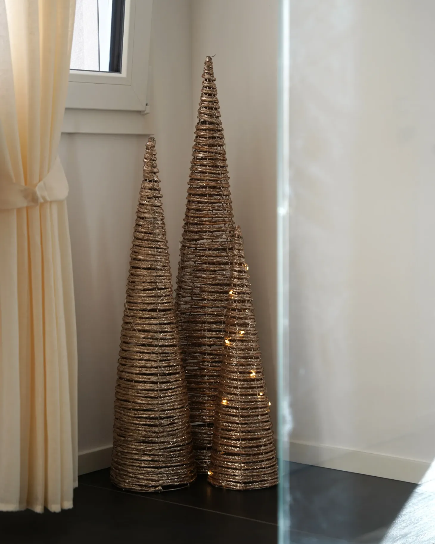 Zestaw 3 dekoracji świątecznych LED TUELSO Choinka 60/80/100 cm Złoty