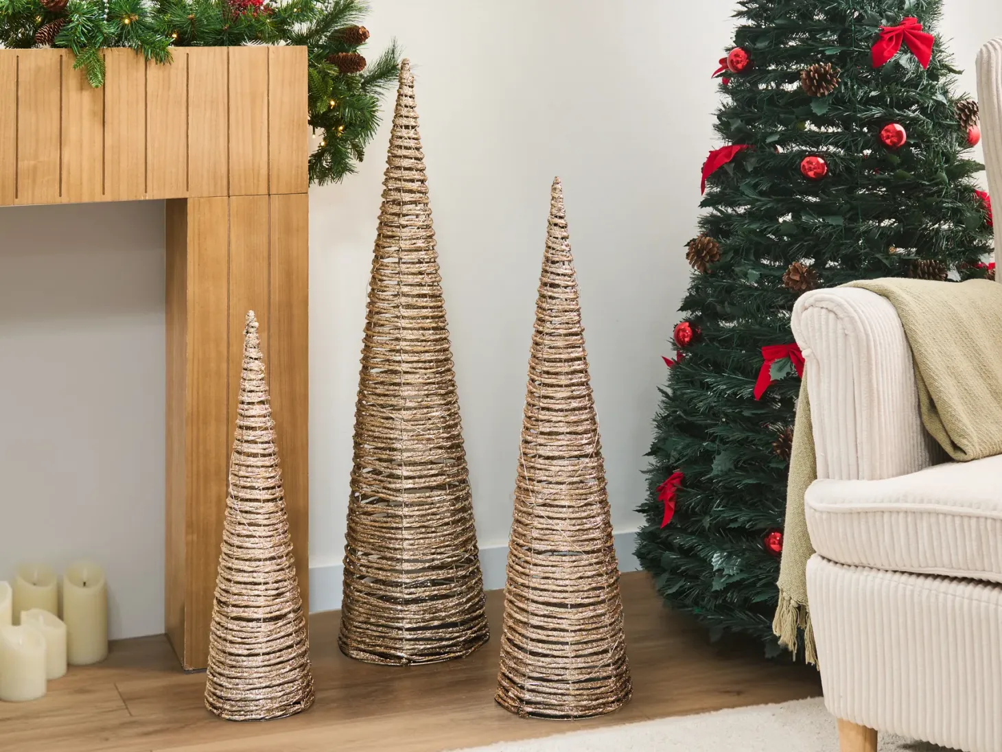 Zestaw 3 dekoracji świątecznych LED TUELSO Choinka 60/80/100 cm Złoty