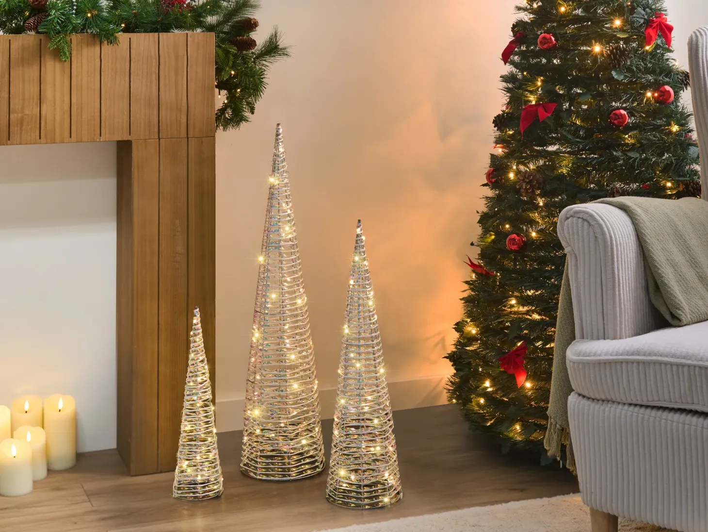 Zestaw 3 dekoracji świątecznych LED SONDER Choinka 40/60/80 cm Biały