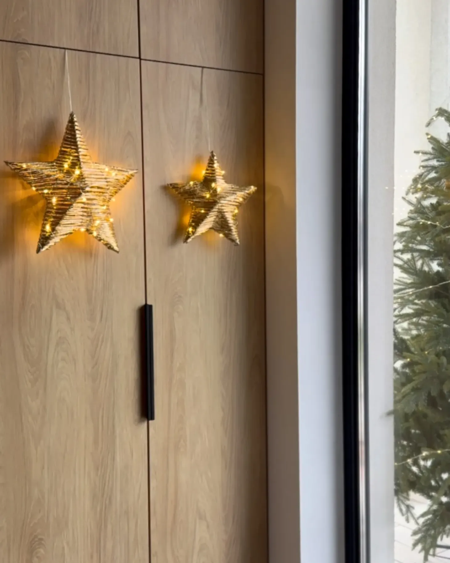 Zestaw 2 dekoracji świątecznych LED HAMPEN Gwiazda 24/30 cm Złoty