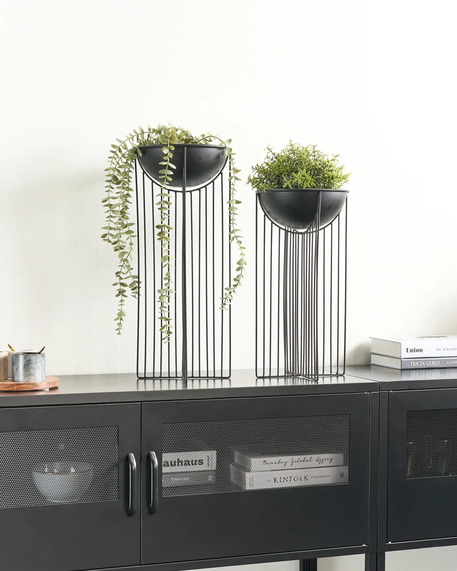 Zestaw 2 donic na nóżkach FICARIA Metal 22 cm Czarny