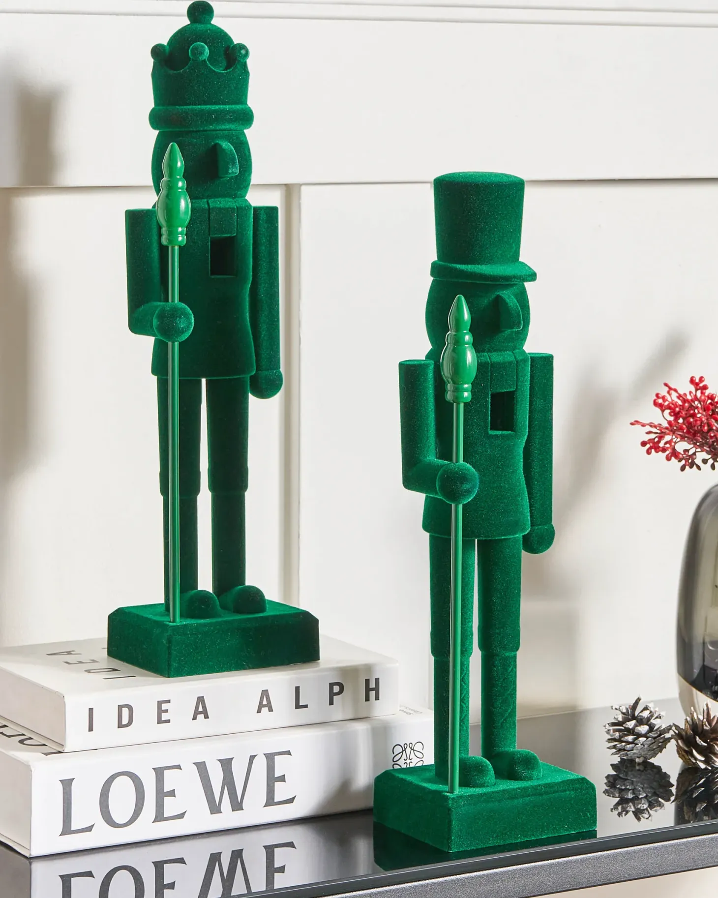 Zestaw 2 figurek dekoracyjnych FLATEY Dziadek do orzechów 40 cm Zielony