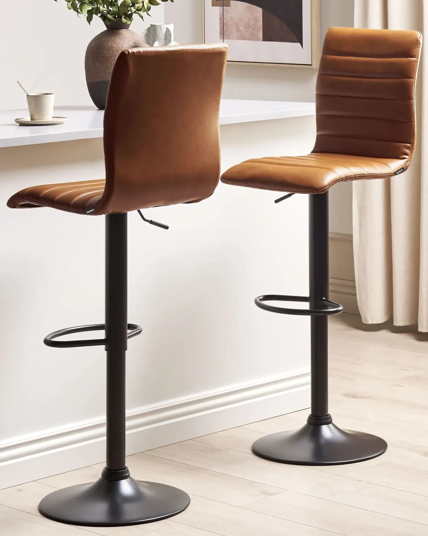 Zestaw 2 krzeseł barowych LUCERNE Ekoskóra Obrotowy Złoty brąz Krzesła Barowe|Wszystkie Krzesła