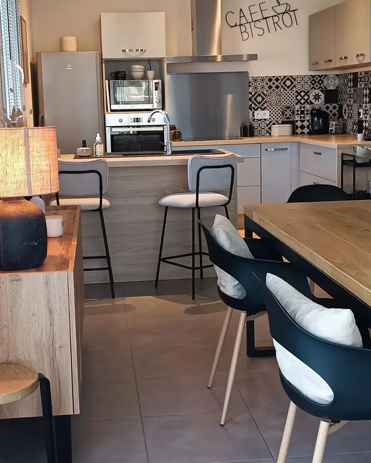 Outlet Zestaw 2 krzeseł do jadalni UTICA Czarny Wszystkie Krzesła|Krzesła Plastikowe