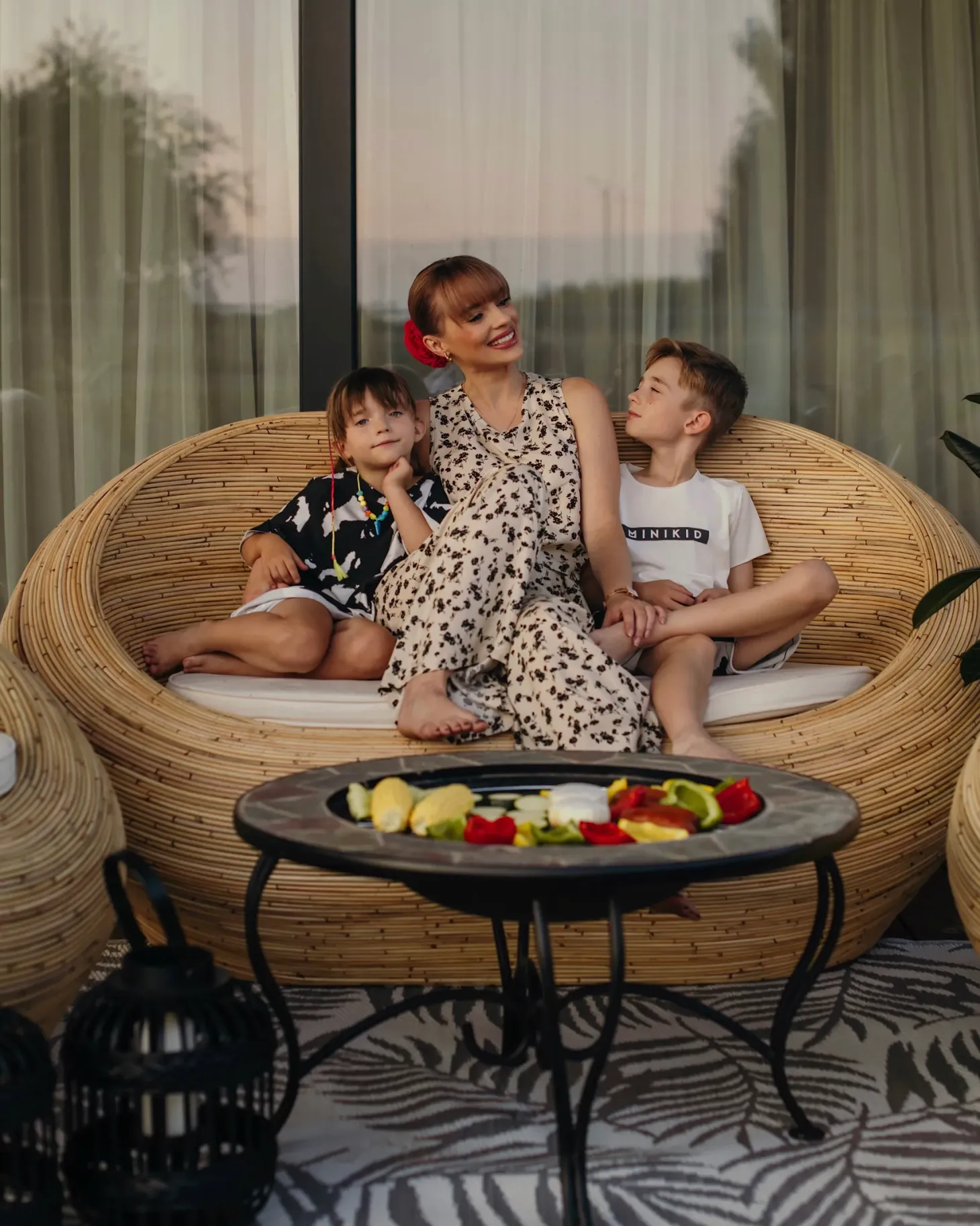 Zestaw ogrodowy dla 4 osób MAIORI Naturalny Rattan