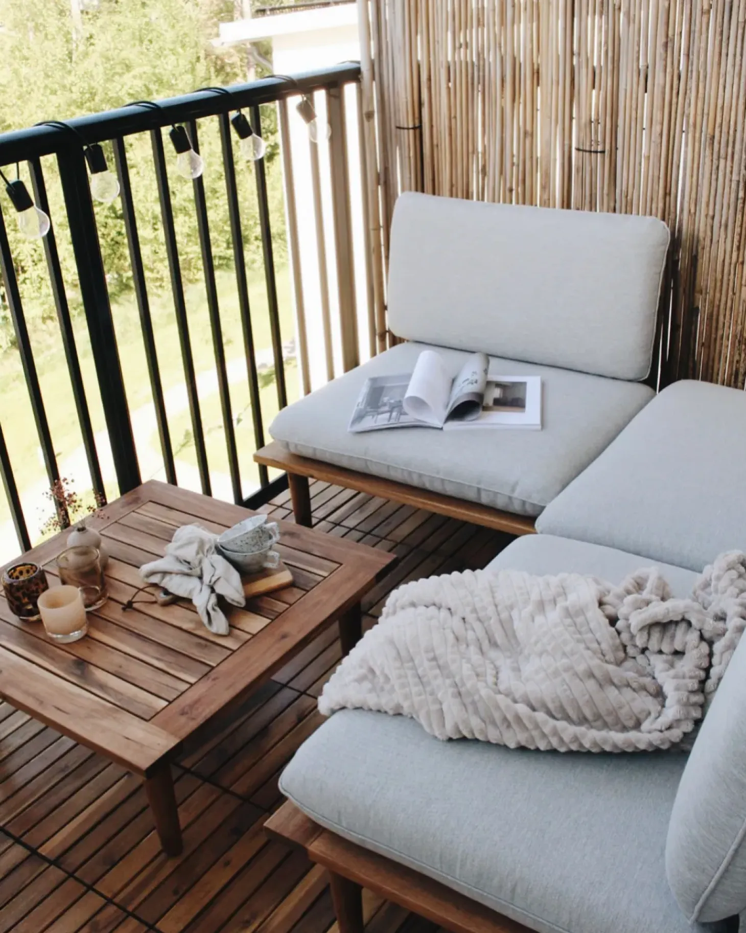 Zestaw ogrodowy ze stolikiem dla 4 osób FRASCATI Jasnoszary Certyfikowane drewno akacjowe Modułowy