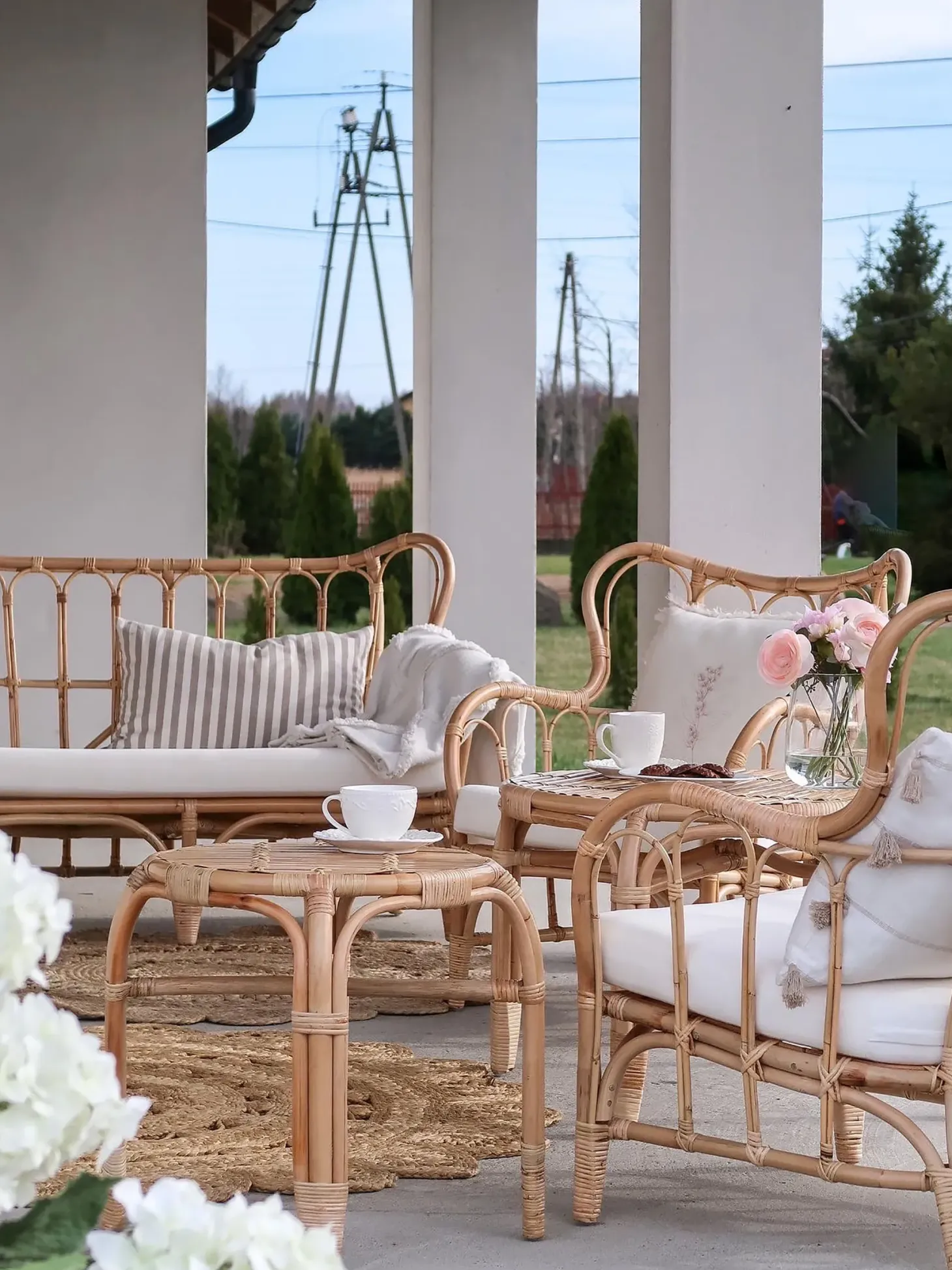 Zestaw ogrodowy ze stolikiem dla 4 osób BRINDISI Naturalny Rattan