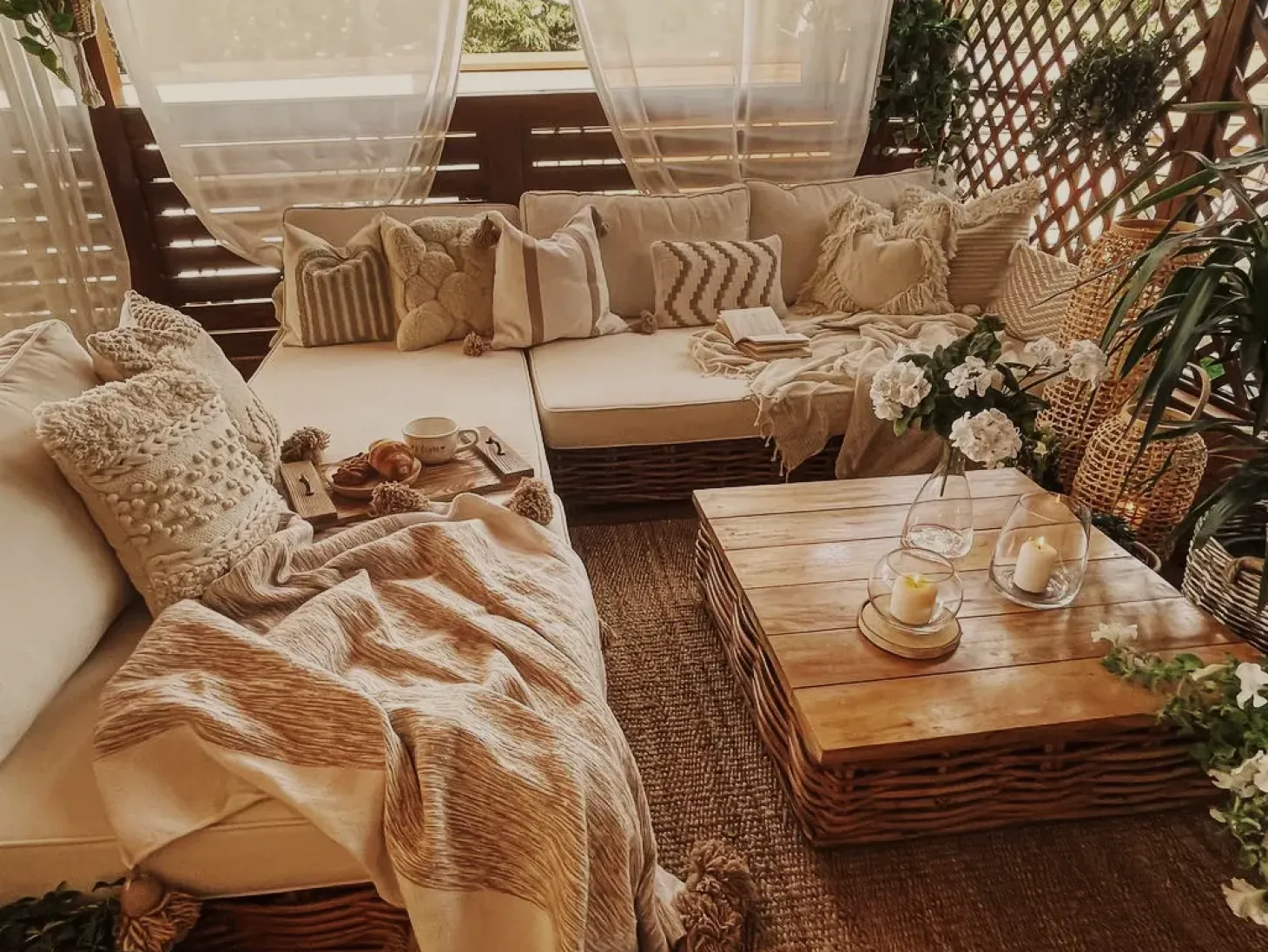 Zestaw ogrodowy ze stolikiem dla 4 osób VARALLO Prawostronny Naturalny Rattan Modułowy