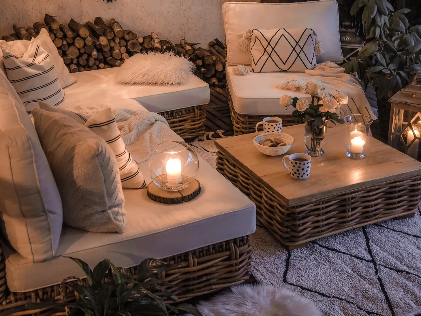 Zestaw ogrodowy ze stolikiem dla 4 osób VARALLO Prawostronny Naturalny Rattan Modułowy
