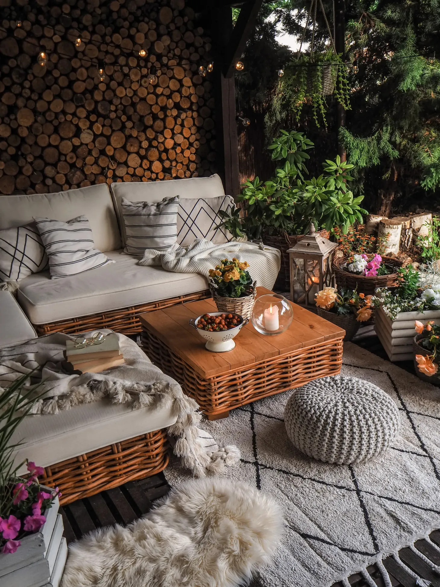 Zestaw ogrodowy ze stolikiem dla 4 osób VARALLO Prawostronny Naturalny Rattan Modułowy