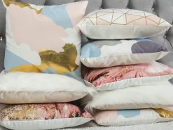 Zestaw 2 poduszek dekoracyjnych CLARKIA Bawełna 45 x 45 cm Różowy Wzór geometryczny