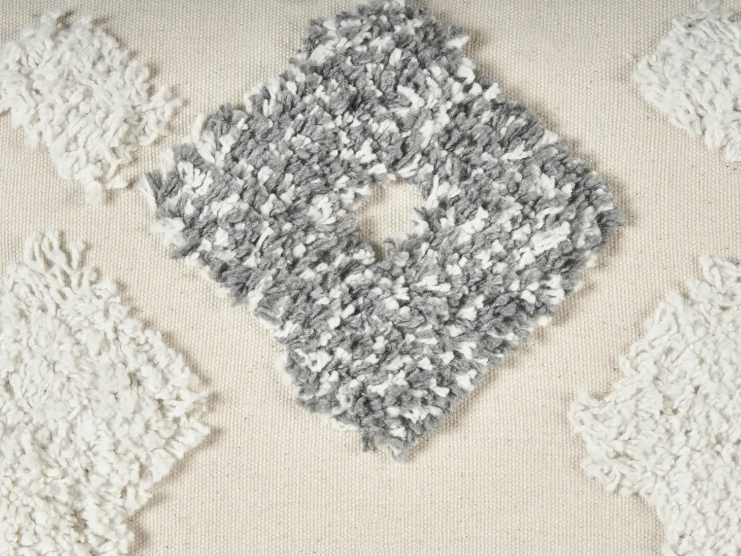 Zestaw 2 poduszek dekoracyjnych ALOCASIA Bawełna 45 x 45 cm Beżowy Wzór geometryczny