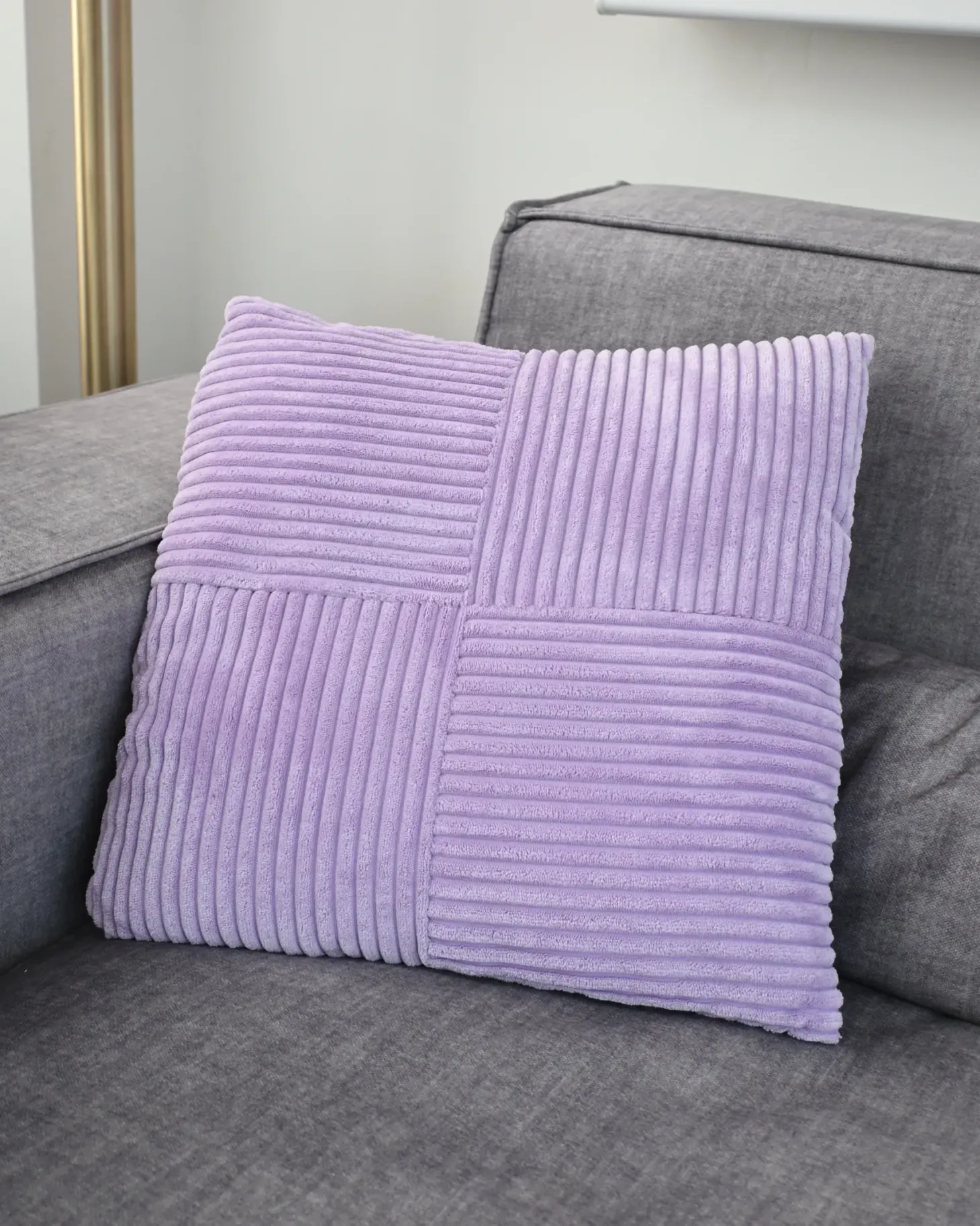 Zestaw 2 poduszek dekoracyjnych MILLET Sztruks 43 x 43 cm Fioletowy Wzór geometryczny