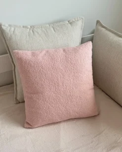 Zestaw 2 poduszek dekoracyjnych LEUZEA Boucle 45 x 45 cm Pastelowy róż Jednolity