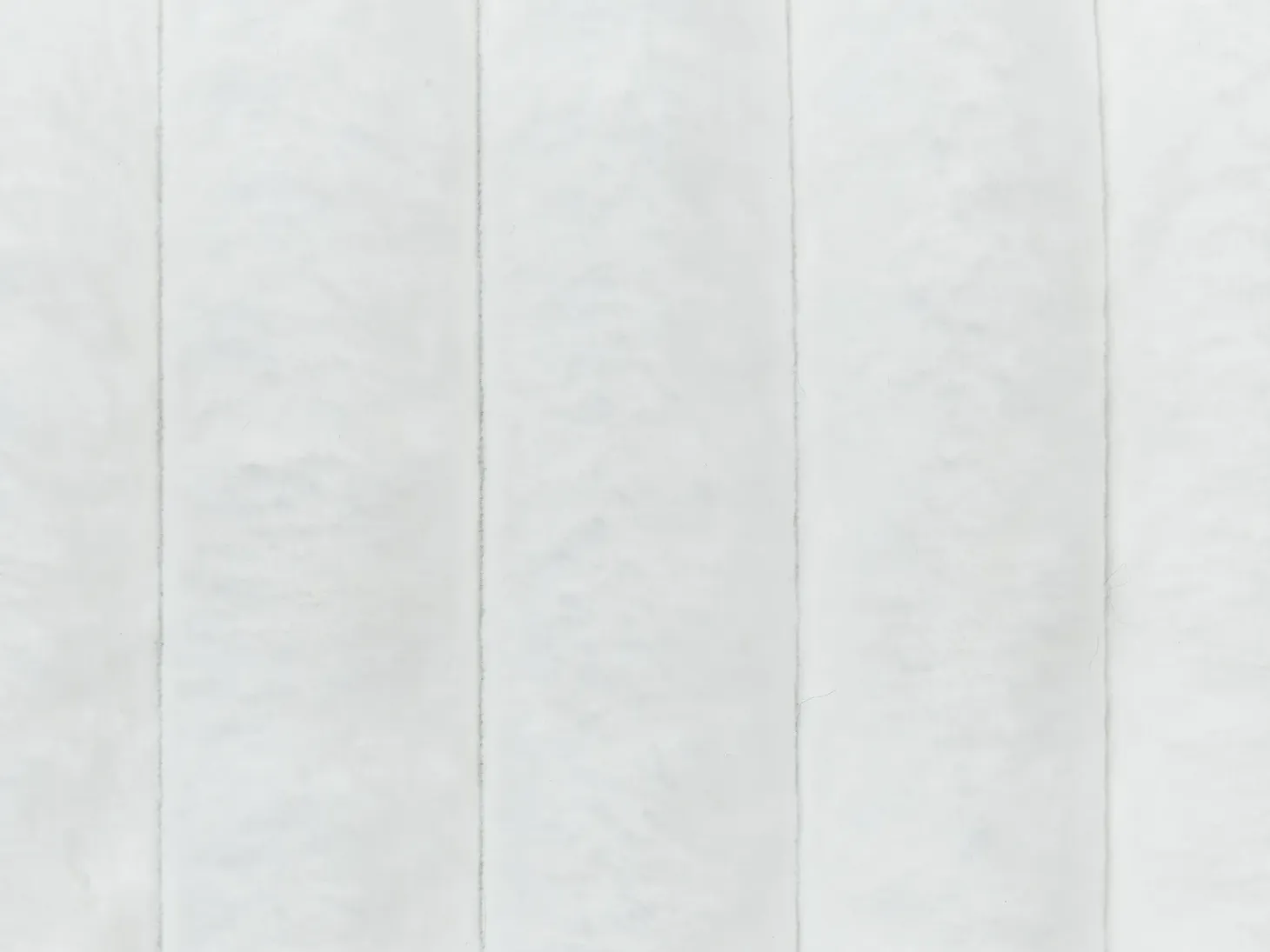 Zestaw 2 poduszek dekoracyjnych RAKYA Sztuczne futro 45 x 45 cm Biały W paski