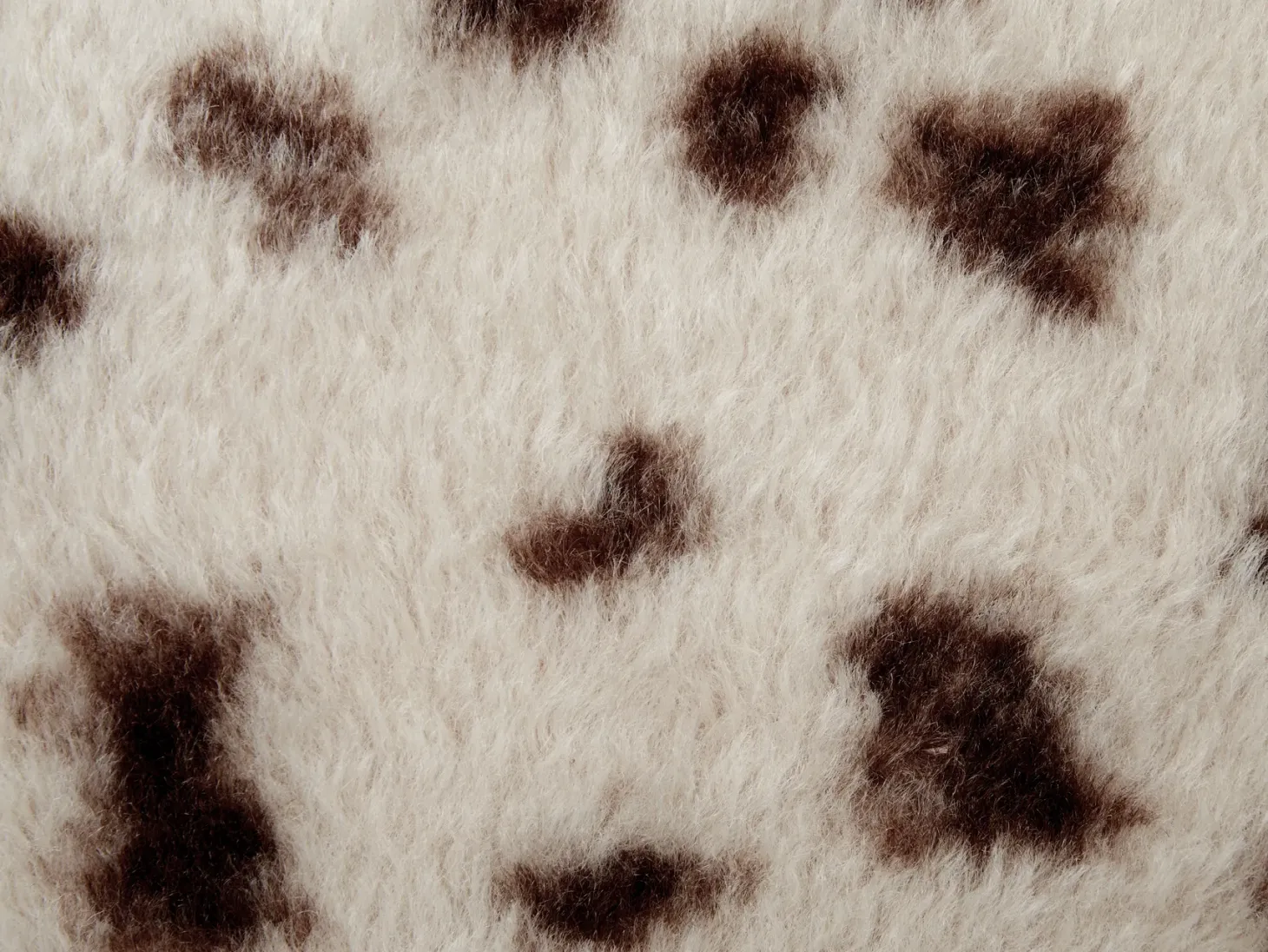 Zestaw 2 poduszek dekoracyjnych KASRA Sztuczne futro 45 x 45 cm Jasnobeżowy Wzór abstrakcyjny