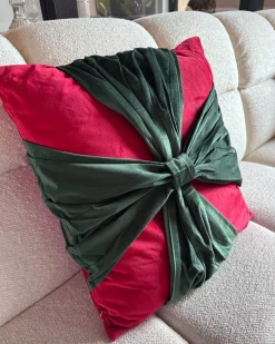 Zestaw 2 poduszek dekoracyjnych MARSHMALLOW Welur 45 x 45 cm Czerwony Wzór świąteczny