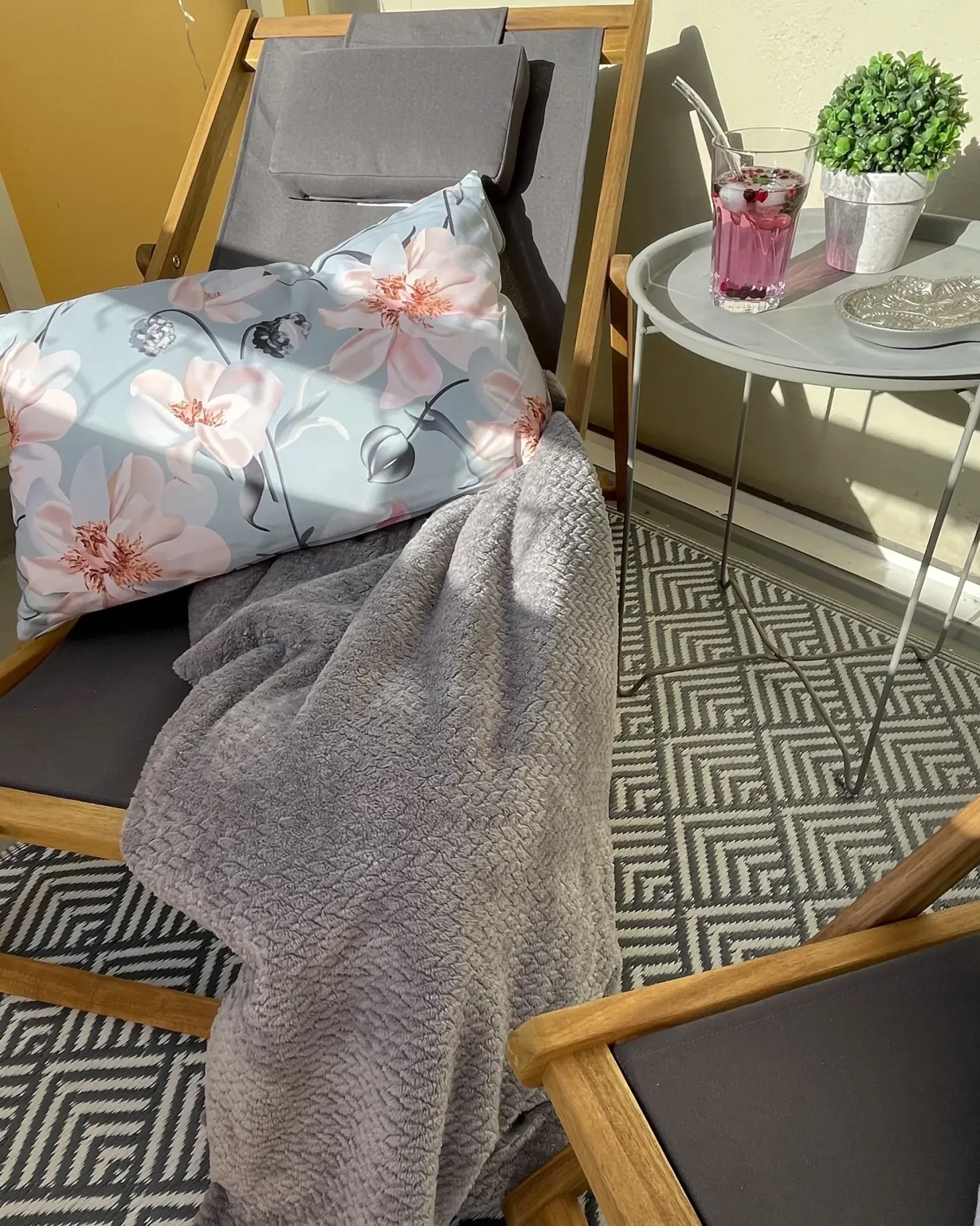 Zestaw 2 poduszek ogrodowych APRICALE Wzór kwiatowy 40 x 60 cm Niebieski