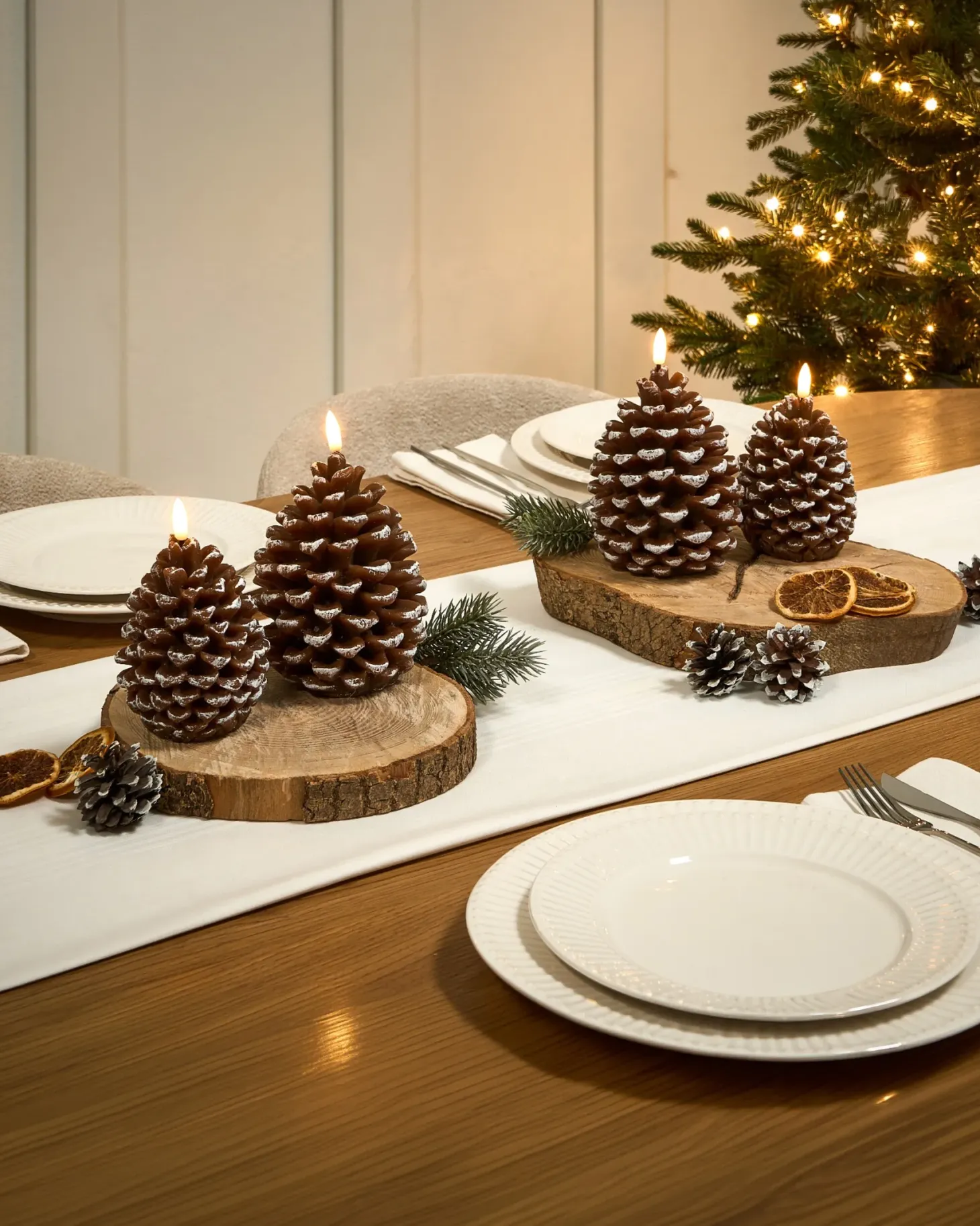 Zestaw 4 świec LED IVRESSE Szyszka 15/12 cm Brązowy