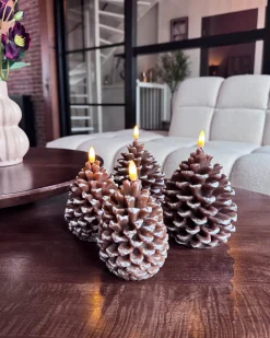 Zestaw 4 świec LED IVRESSE Szyszka 15/12 cm Brązowy