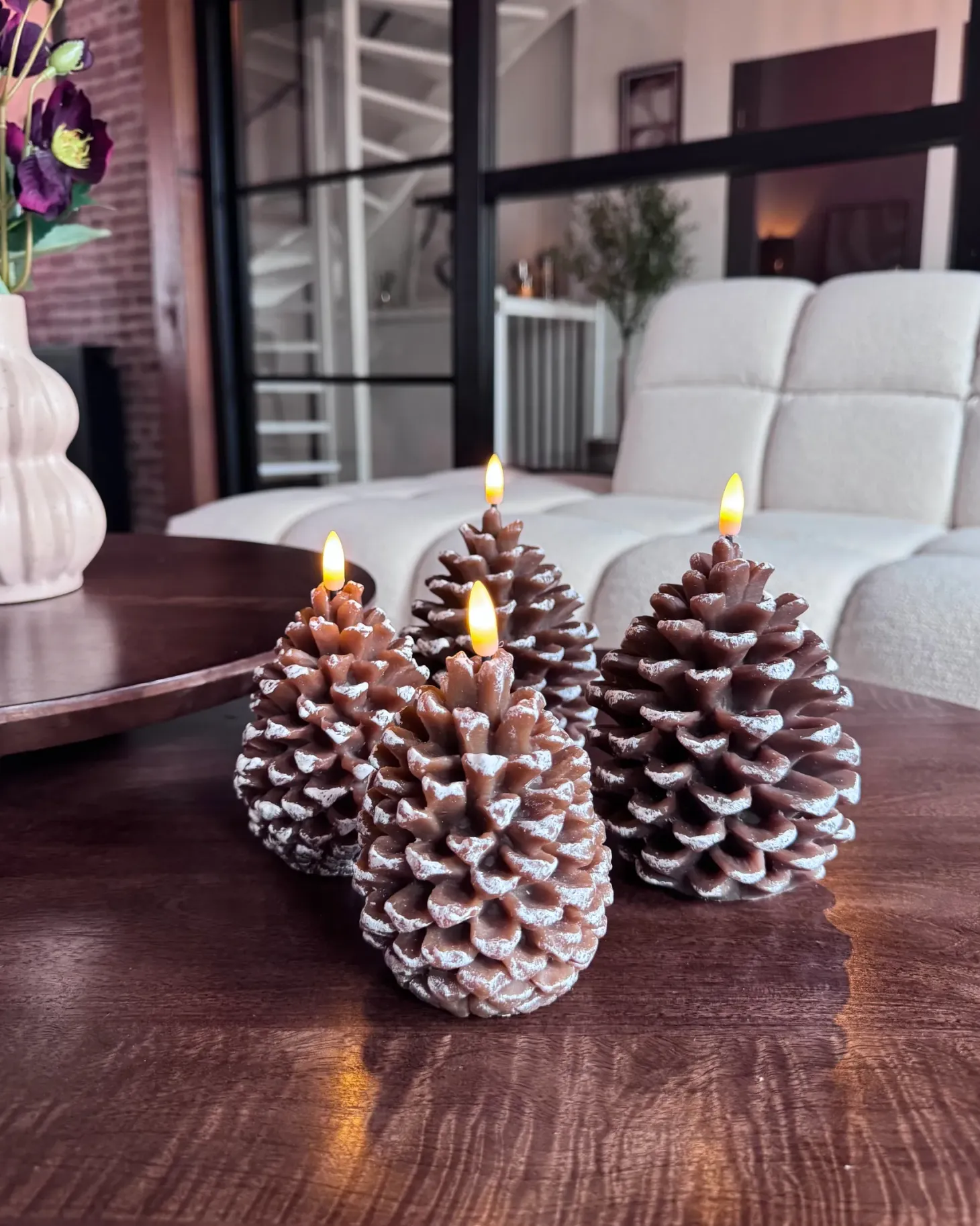 Zestaw 4 świec LED IVRESSE Szyszka 15/12 cm Brązowy