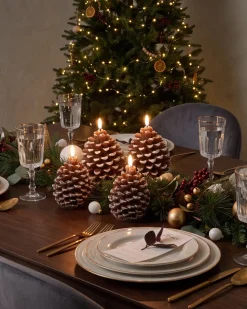 Zestaw 4 świec LED IVRESSE Szyszka 15/12 cm Brązowy